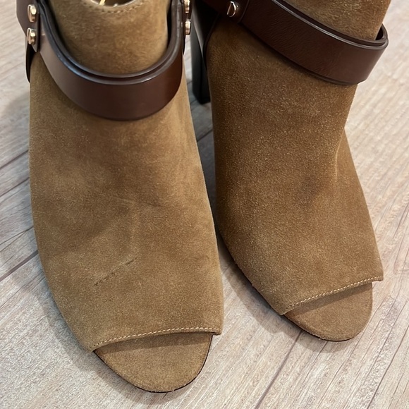 Vince Camuto VC Signature
Nikoletta Peep Toe Boots 8.5 - Picture 3 of 7